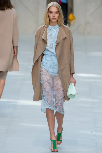 Look 16